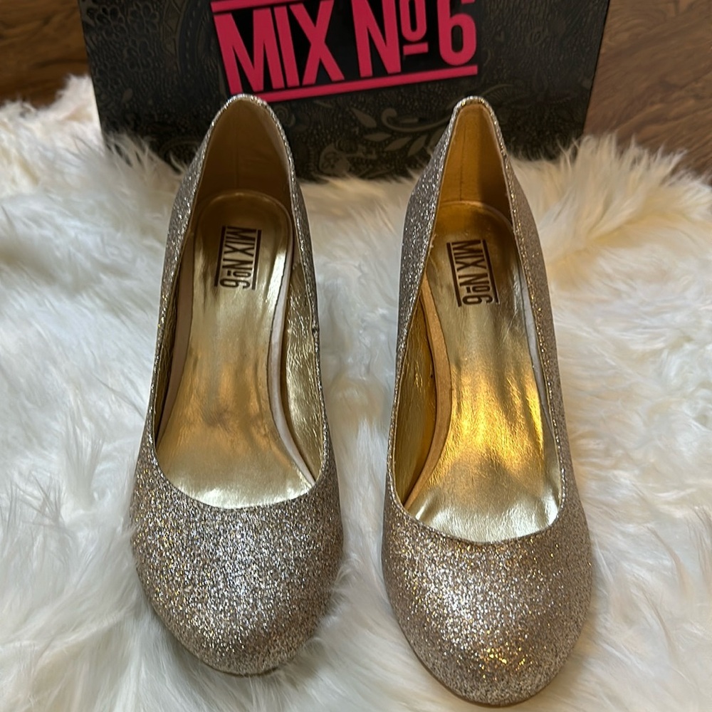 New in Box: Mix No. 6 Barbie Pump In Gold Glitter Size 8.5 | Color: Gold |